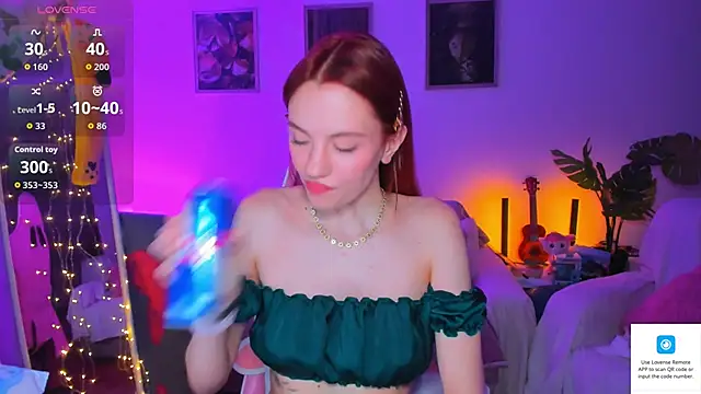 Snapshot of Alyssa_Smitt chatting on 11, 9, 2025 Alyssa Smitt online show from 11, 9, 2025