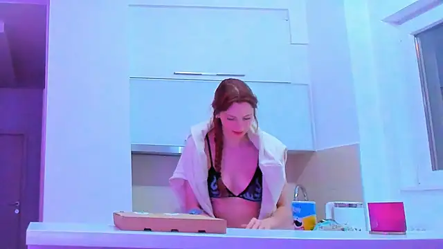 Snapshot of Alyssa_Smitt chatting on 4, 10, 2025 Alyssa Smitt online show from 4, 10, 2025