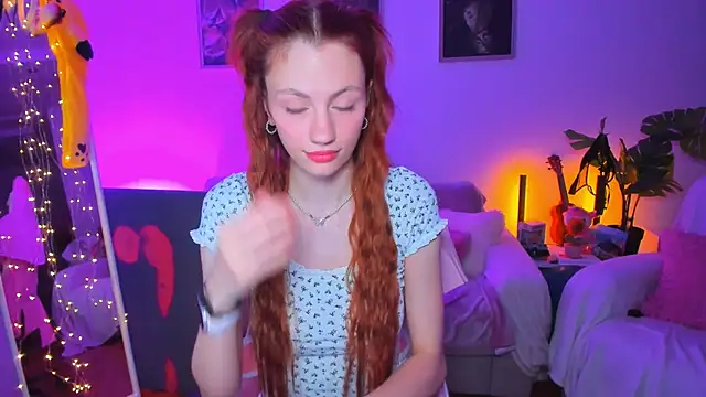 Snapshot of Alyssa_Smitt chatting on 6, 10, 2025 Alyssa Smitt online show from 6, 10, 2025