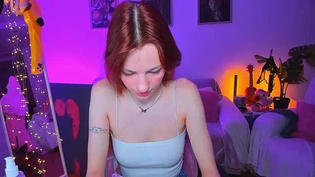 Snapshot of Alyssa_Smitt chatting on 9, 10, 2025 Alyssa Smitt online show from 9, 10, 2025