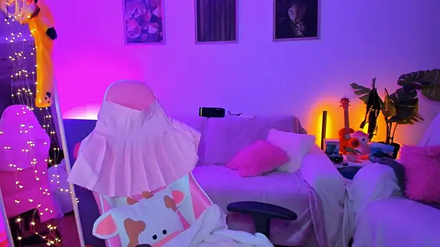 Snapshot of Alyssa_Smitt chatting on 21, 10, 2025 Alyssa Smitt online show from 21, 10, 2025