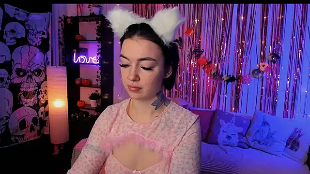 Snapshot of Magic_Allie chatting on 27, 10, 2025 Magic Allie online show from 27, 10, 2025