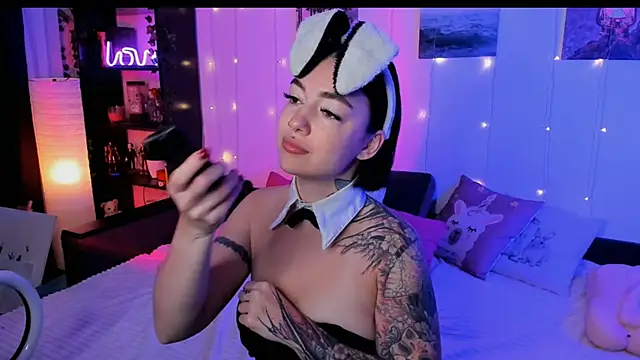 Snapshot of Magic_Allie chatting on 16, 11, 2025 Magic Allie online show from 16, 11, 2025