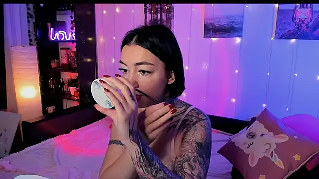 Snapshot of Magic_Allie chatting on 17, 11, 2025 Magic Allie online show from 17, 11, 2025