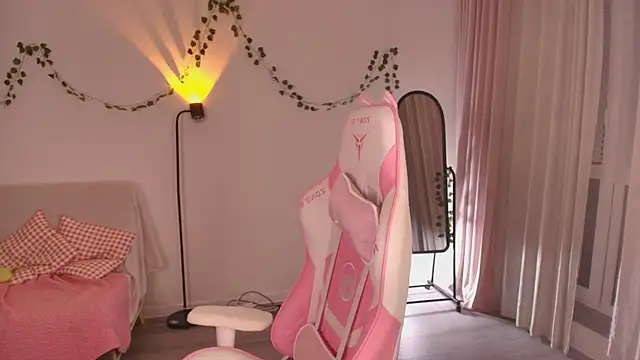 Snapshot of Eva_Davi chatting on 23, 12, 2025 Eva Davi online show from 23, 12, 2025