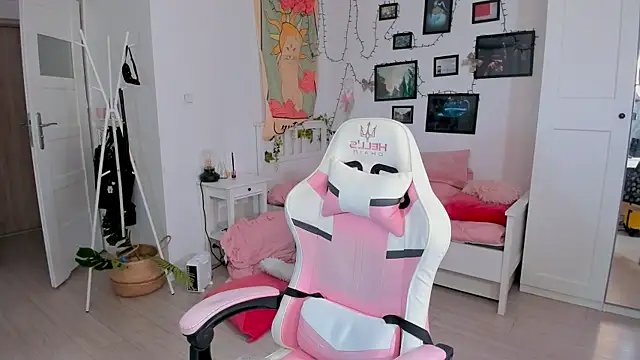 Mia Madden online show from 11, 1, 2025