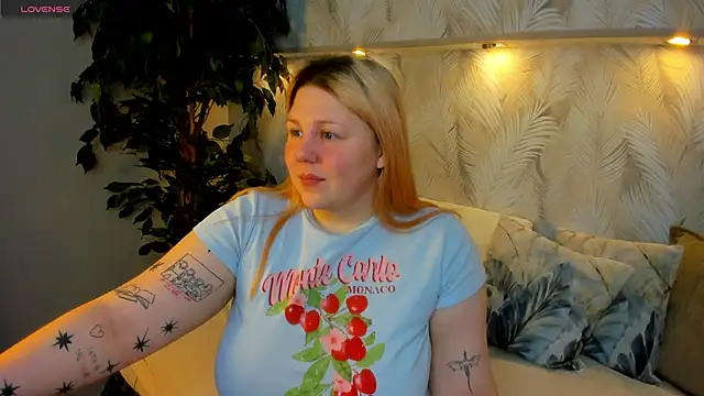 Snapshot of Ruth_Oliver chatting on 22, 11, 2025 Ruth Oliver online show from 22, 11, 2025