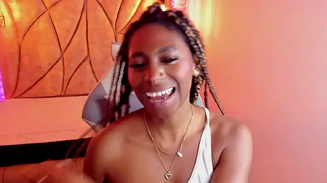 Snapshot of Queen_perla_ chatting on 12, 1, 2025 Queen perla online show from 12, 1, 2025