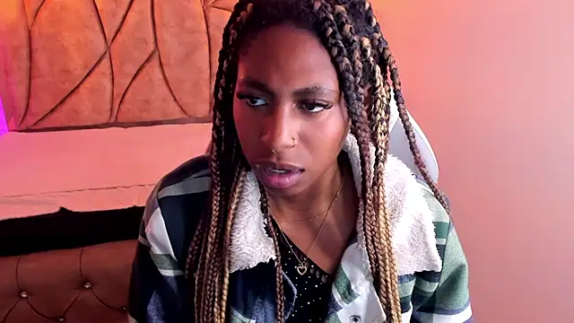 Snapshot of Queen_perla_ chatting on 15, 1, 2025 Queen perla online show from 15, 1, 2025