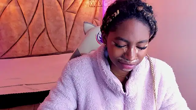 Snapshot of Queen_perla_ chatting on 18, 1, 2025 Queen perla online show from 18, 1, 2025