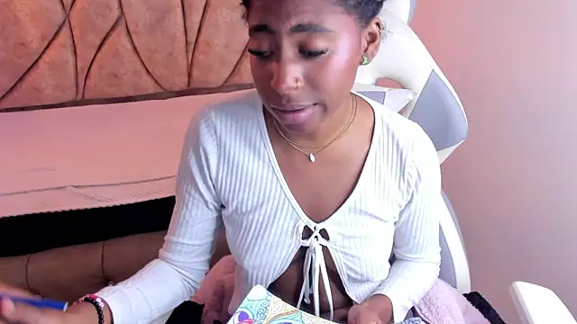 Snapshot of Queen_perla_ chatting on 18, 1, 2025 Queen perla online show from 18, 1, 2025