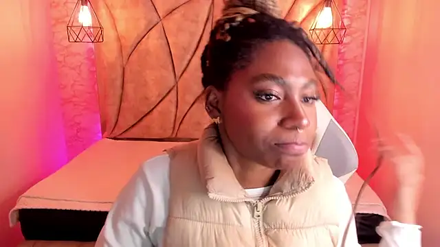 Snapshot of Queen_perla_ chatting on 1, 2, 2025 Queen perla online show from 1, 2, 2025