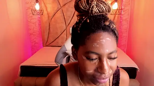 Snapshot of Queen_perla_ chatting on 12, 2, 2025 Queen perla online show from 12, 2, 2025