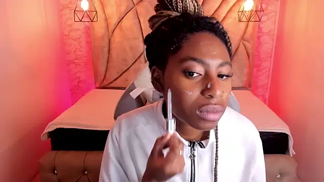 Snapshot of Queen_perla_ chatting on 19, 2, 2025 Queen perla online show from 19, 2, 2025