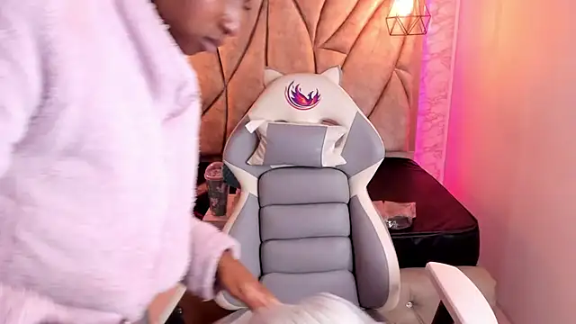 Snapshot of Queen_perla_ chatting on 26, 2, 2025 Queen perla online show from 26, 2, 2025