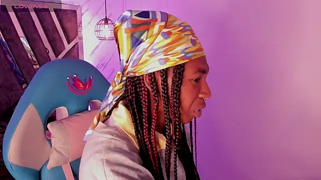 Snapshot of Queen_perla_ chatting on 13, 9, 2025 Queen perla online show from 13, 9, 2025