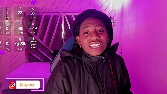 Snapshot of Queen_perla_ chatting on 2, 10, 2025 Queen perla online show from 2, 10, 2025