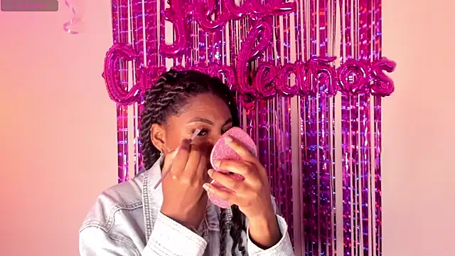 Snapshot of Queen_perla_ chatting on 18, 10, 2025 Queen perla online show from 18, 10, 2025