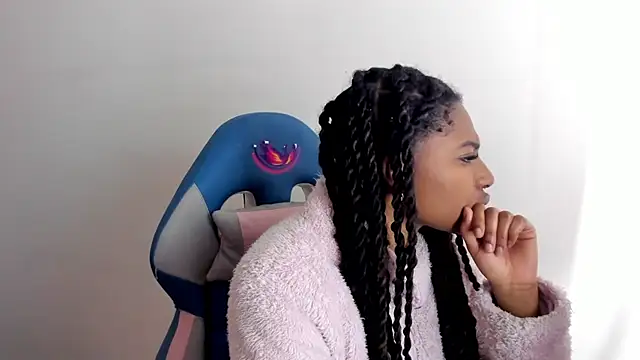 Snapshot of Queen_perla_ chatting on 1, 11, 2025 Queen perla online show from 1, 11, 2025