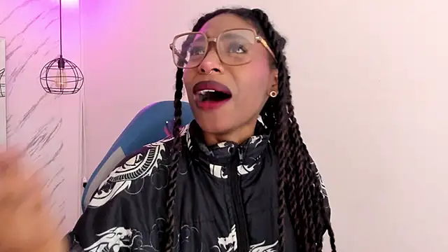 Snapshot of Queen_perla_ chatting on 7, 11, 2025 Queen perla online show from 7, 11, 2025