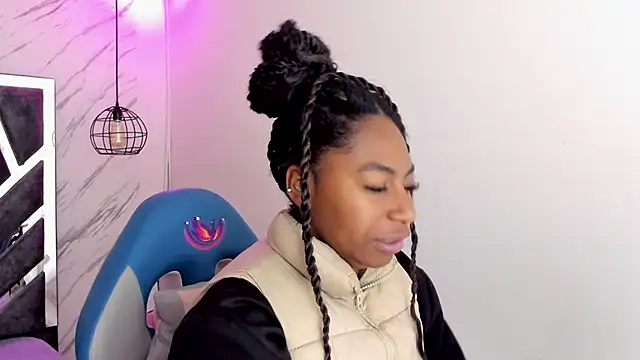 Snapshot of Queen_perla_ chatting on 10, 11, 2025 Queen perla online show from 10, 11, 2025