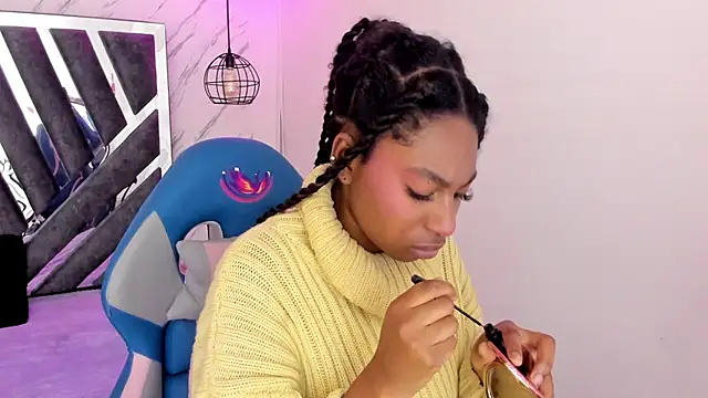 Snapshot of Queen_perla_ chatting on 12, 11, 2025 Queen perla online show from 12, 11, 2025