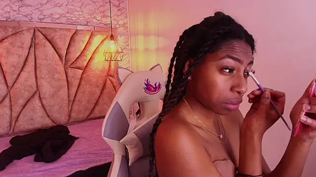 Snapshot of Queen_perla_ chatting on 15, 11, 2025 Queen perla online show from 15, 11, 2025