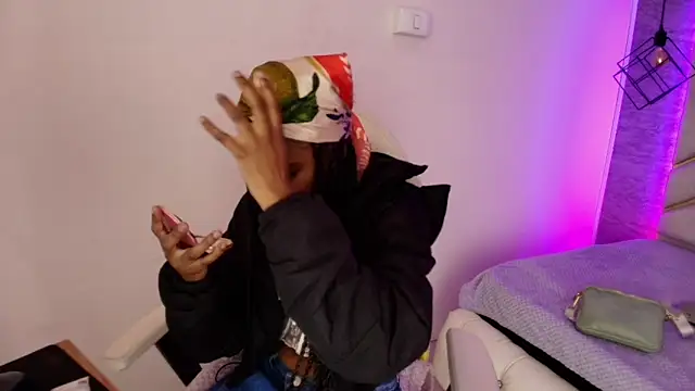 Snapshot of Queen_perla_ chatting on 17, 11, 2025 Queen perla online show from 17, 11, 2025