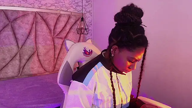 Snapshot of Queen_perla_ chatting on 21, 11, 2025 Queen perla online show from 21, 11, 2025