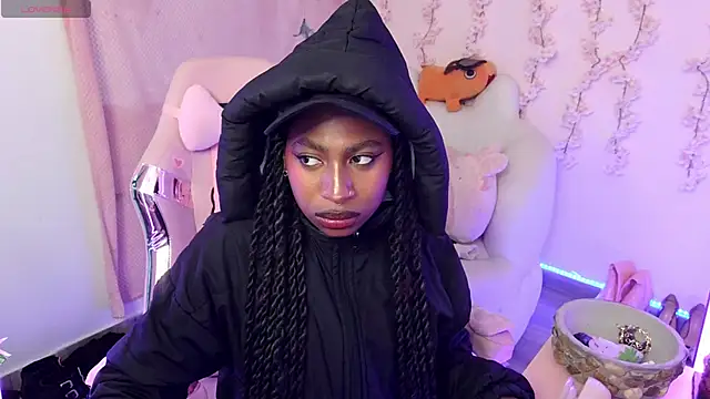 Snapshot of Queen_perla_ chatting on 17, 12, 2025 Queen perla online show from 17, 12, 2025