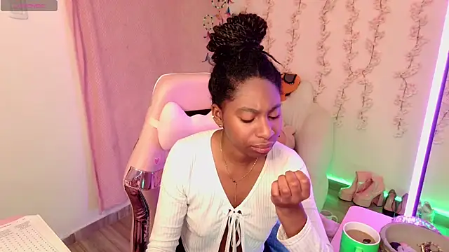 Queen perla  online show from 22, 12, 2025