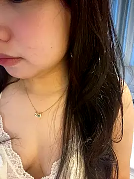 Snapshot of Hotellinh12 chatting on 13, 9, 2025 Hotellinh12 online show from 13, 9, 2025