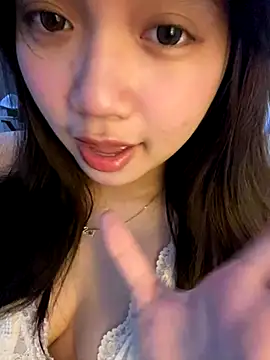 Snapshot of Hotellinh12 chatting on 17, 9, 2025 Hotellinh12 online show from 17, 9, 2025