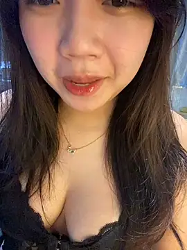 Snapshot of Hotellinh12 chatting on 22, 9, 2025 Hotellinh12 online show from 22, 9, 2025