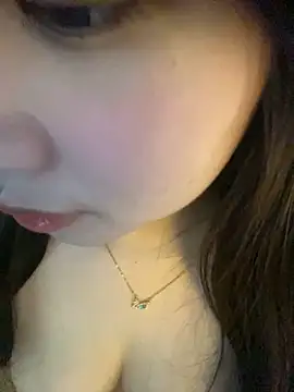 Snapshot of Hotellinh12 chatting on 27, 9, 2025 Hotellinh12 online show from 27, 9, 2025