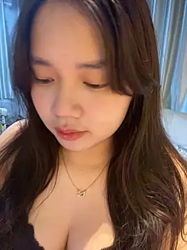 Snapshot of Hotellinh12 chatting on 29, 9, 2025 Hotellinh12 online show from 29, 9, 2025