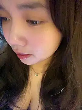 Snapshot of Hotellinh12 chatting on 9, 10, 2025 Hotellinh12 online show from 9, 10, 2025