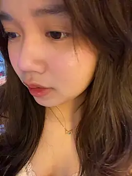 Snapshot of Hotellinh12 chatting on 12, 10, 2025 Hotellinh12 online show from 12, 10, 2025