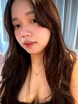 Snapshot of Hotellinh12 chatting on 20, 10, 2025 Hotellinh12 online show from 20, 10, 2025