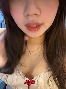 Snapshot of Hotellinh12 chatting on 22, 10, 2025 Hotellinh12 online show from 22, 10, 2025