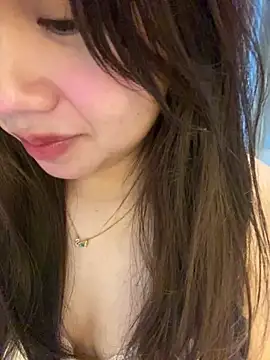 Snapshot of Hotellinh12 chatting on 30, 10, 2025 Hotellinh12 online show from 30, 10, 2025