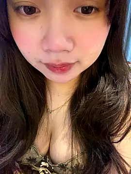 Snapshot of Hotellinh12 chatting on 1, 11, 2025 Hotellinh12 online show from 1, 11, 2025