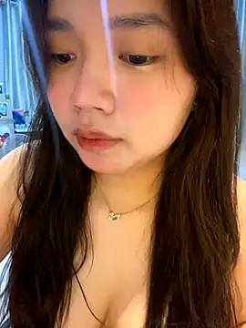 Snapshot of Hotellinh12 chatting on 5, 11, 2025 Hotellinh12 online show from 5, 11, 2025