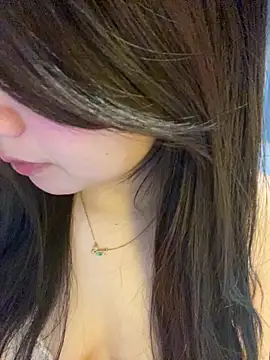 Snapshot of Hotellinh12 chatting on 18, 11, 2025 Hotellinh12 online show from 18, 11, 2025