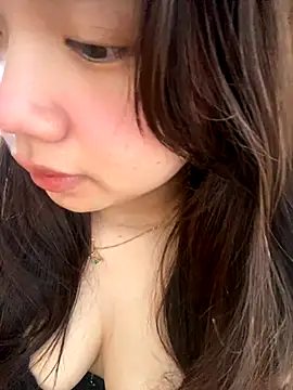 Snapshot of Hotellinh12 chatting on 24, 11, 2025 Hotellinh12 online show from 24, 11, 2025