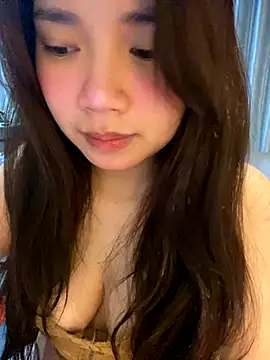 Snapshot of Hotellinh12 chatting on 1, 12, 2025 Hotellinh12 online show from 1, 12, 2025