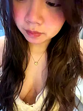 Snapshot of Hotellinh12 chatting on 15, 12, 2025 Hotellinh12 online show from 15, 12, 2025