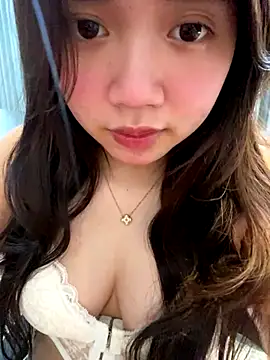 Snapshot of Hotellinh12 chatting on 17, 12, 2025 Hotellinh12 online show from 17, 12, 2025