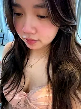 Snapshot of Hotellinh12 chatting on 18, 12, 2025 Hotellinh12 online show from 18, 12, 2025