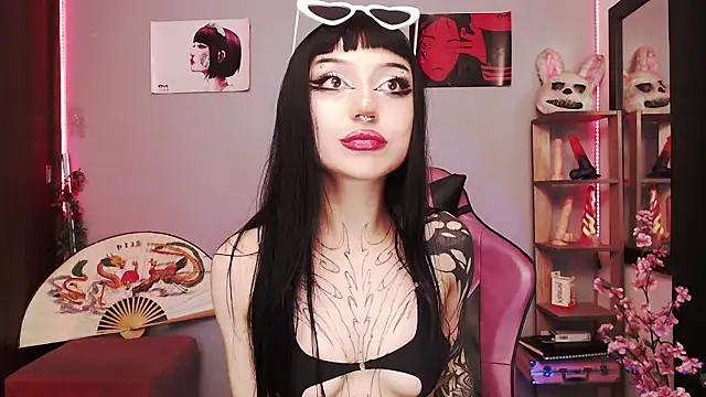 Snapshot of catipetite chatting on 28, 11, 2025 catipetite online show from 28, 11, 2025